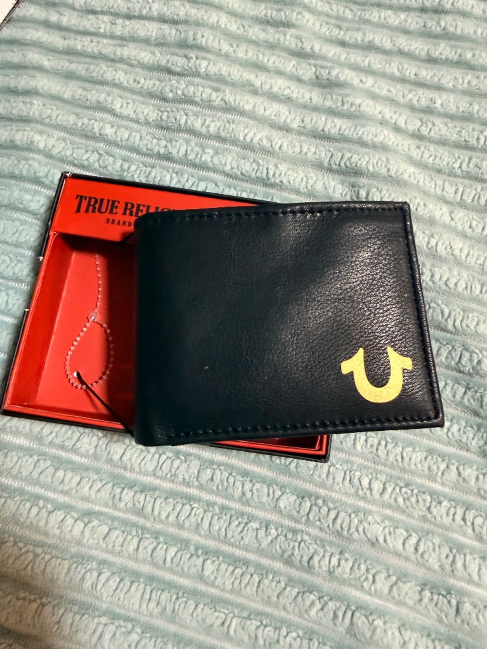 True Religion Mercy Men's Leather Bifold Wallet Black Gold Horseshoe w/ Box